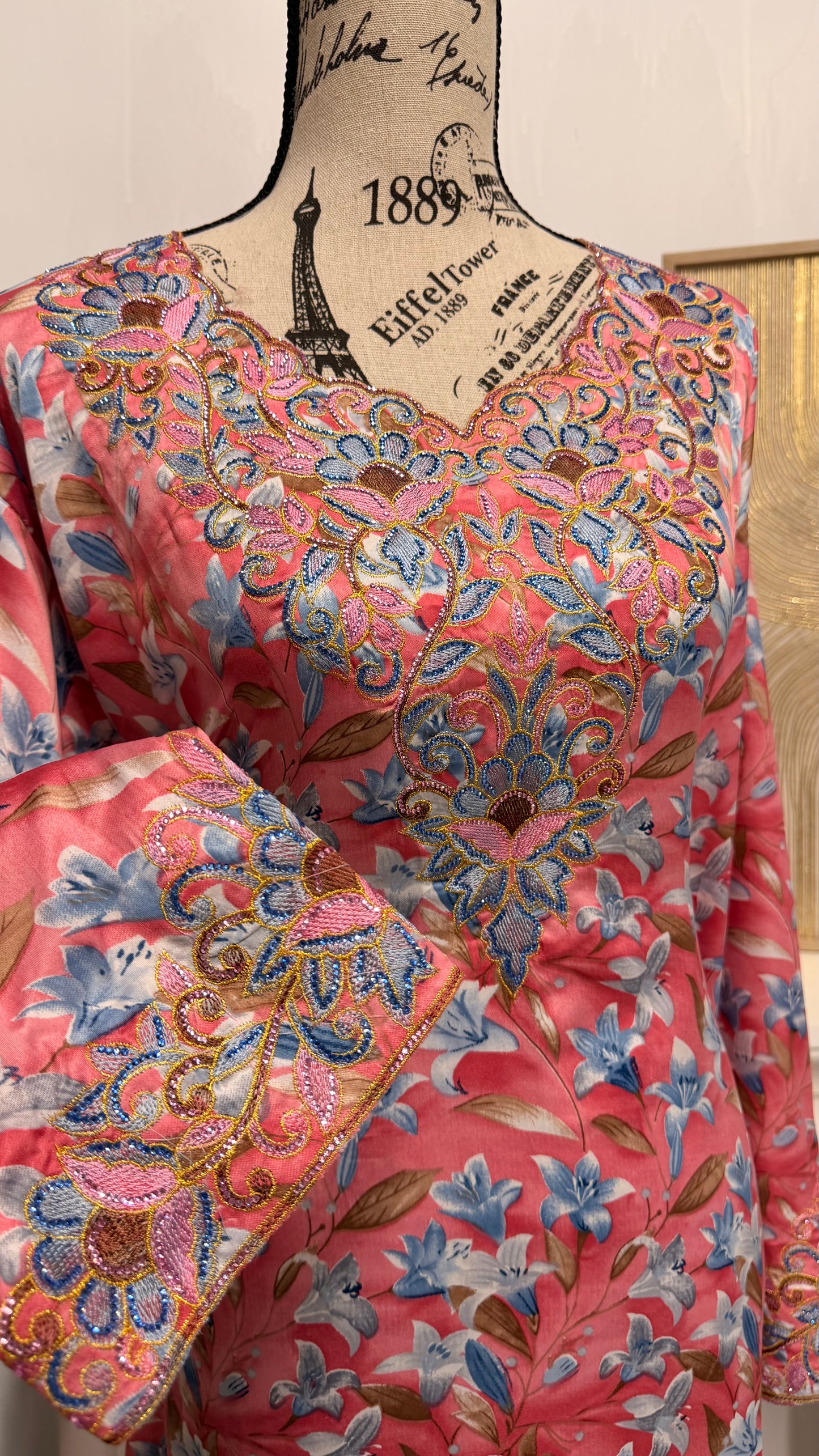 Makhawer AURA